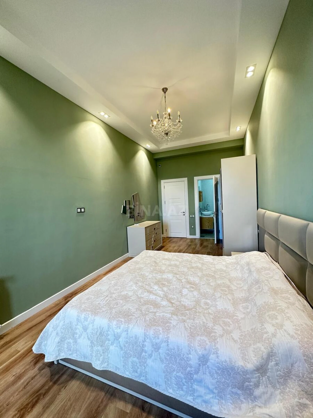 Satılır 3 otaqlı mənzil 155 m²