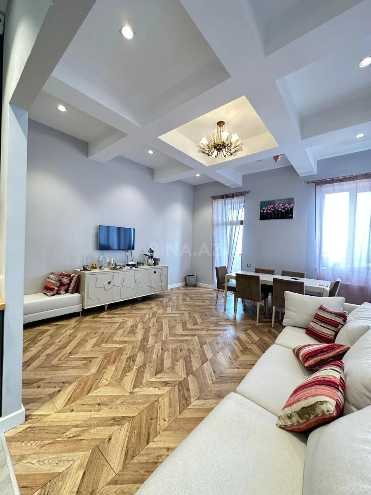 Satılır 3 otaqlı mənzil 155 m²