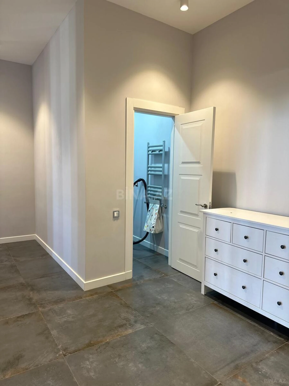 Satılır 3 otaqlı mənzil 155 m²