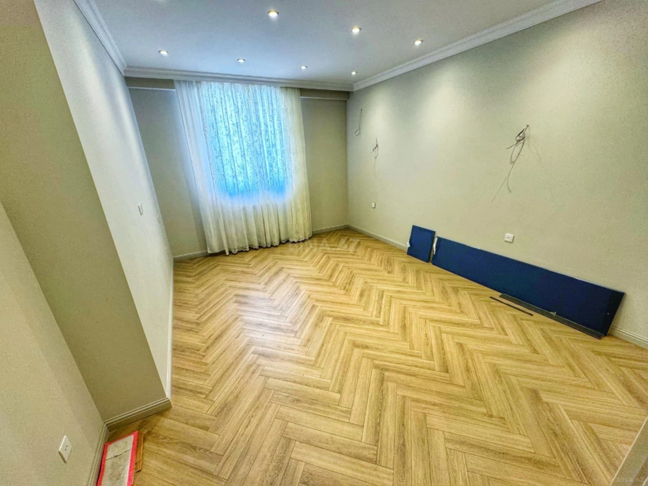 Satılır 3 otaqlı mənzil 103 m²