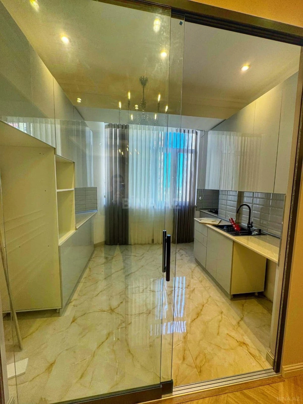 Satılır 3 otaqlı mənzil 103 m²
