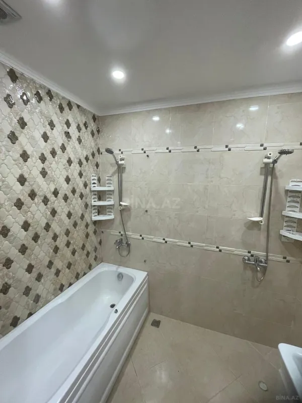 Satılır 3 otaqlı mənzil 135 m²