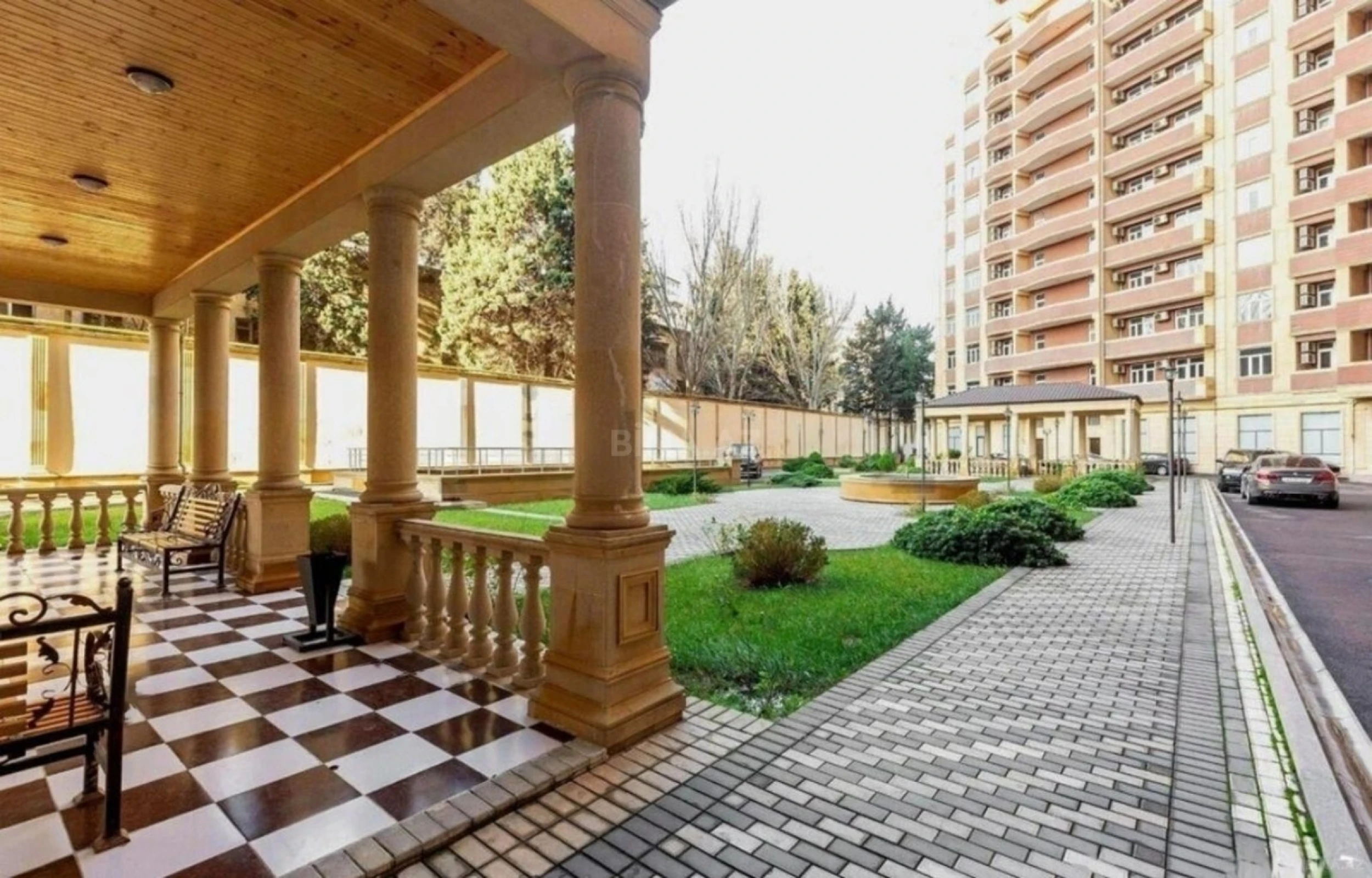 Satılır 3 otaqlı mənzil 135 m²