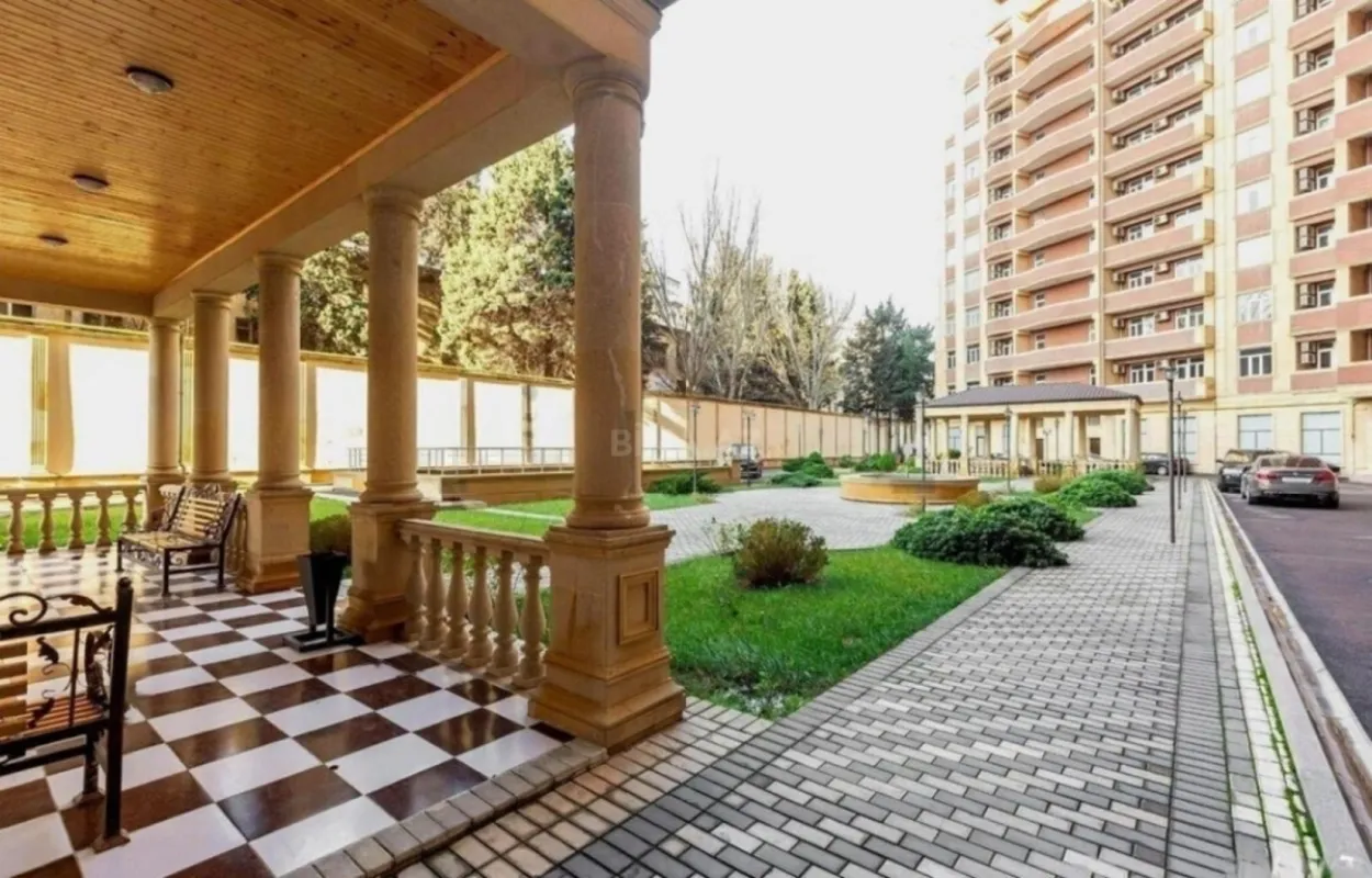 Satılır 3 otaqlı mənzil 135 m²