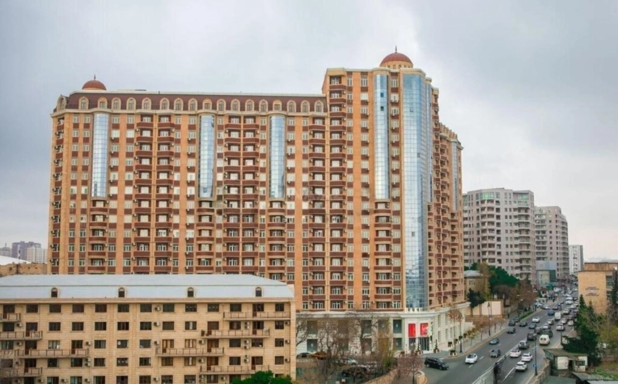 Satılır 3 otaqlı mənzil 135 m²