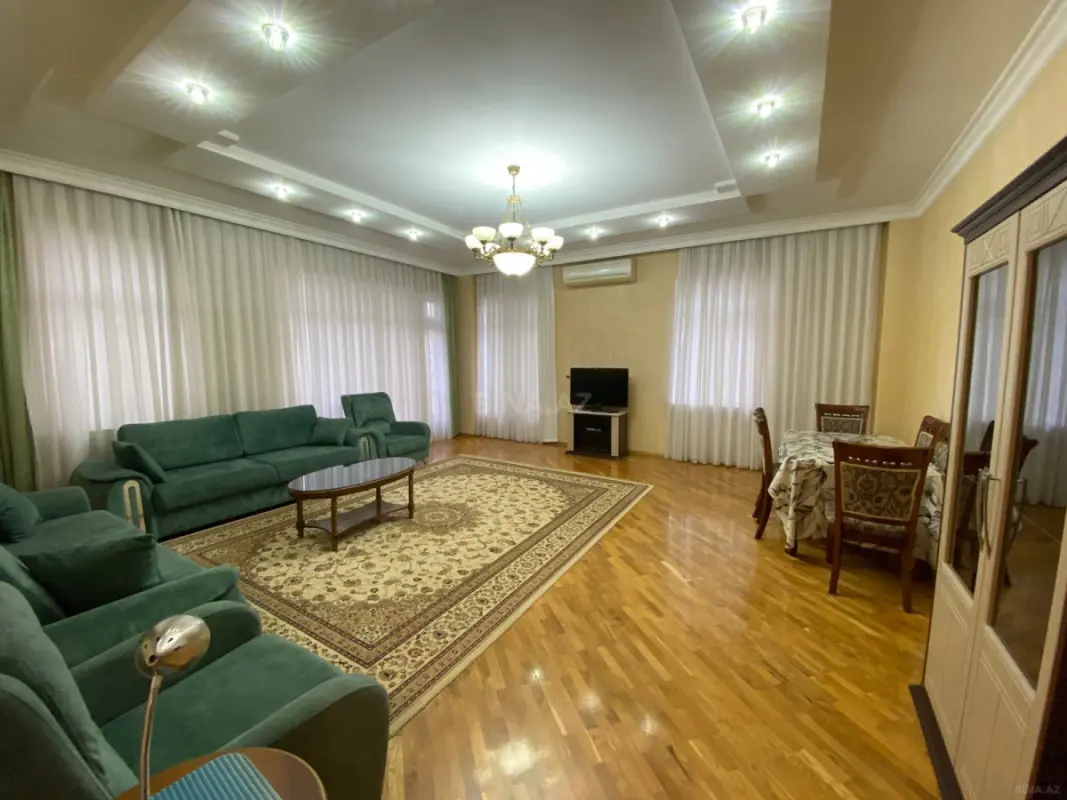 Kirayə verilir 3 otaqlı mənzil 150 m²