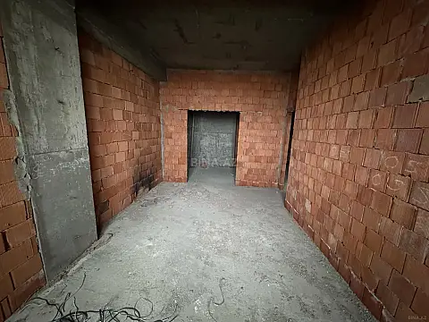 Satılır 2 otaqlı mənzil 77 m²