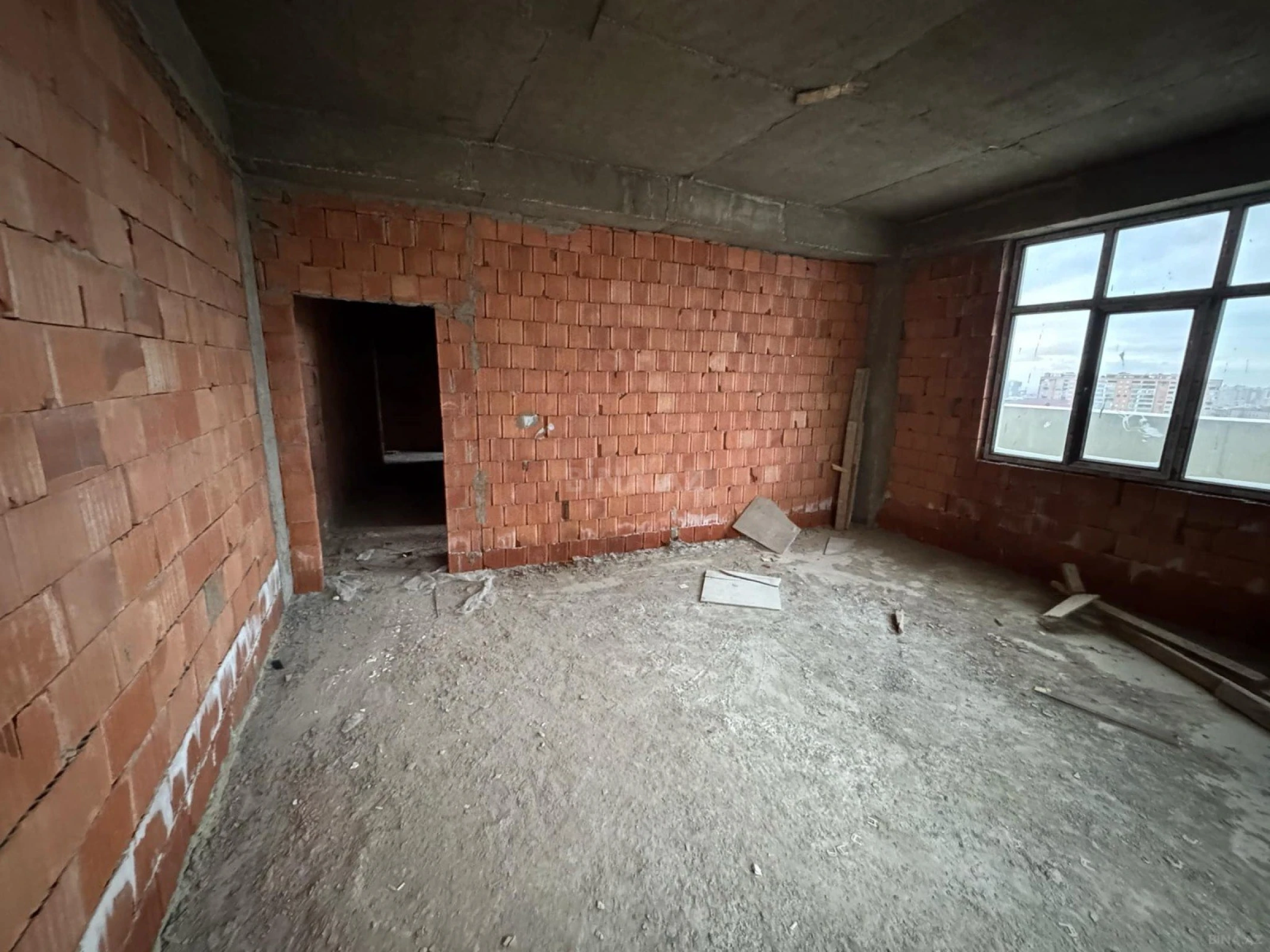 Satılır 2 otaqlı mənzil 77 m²