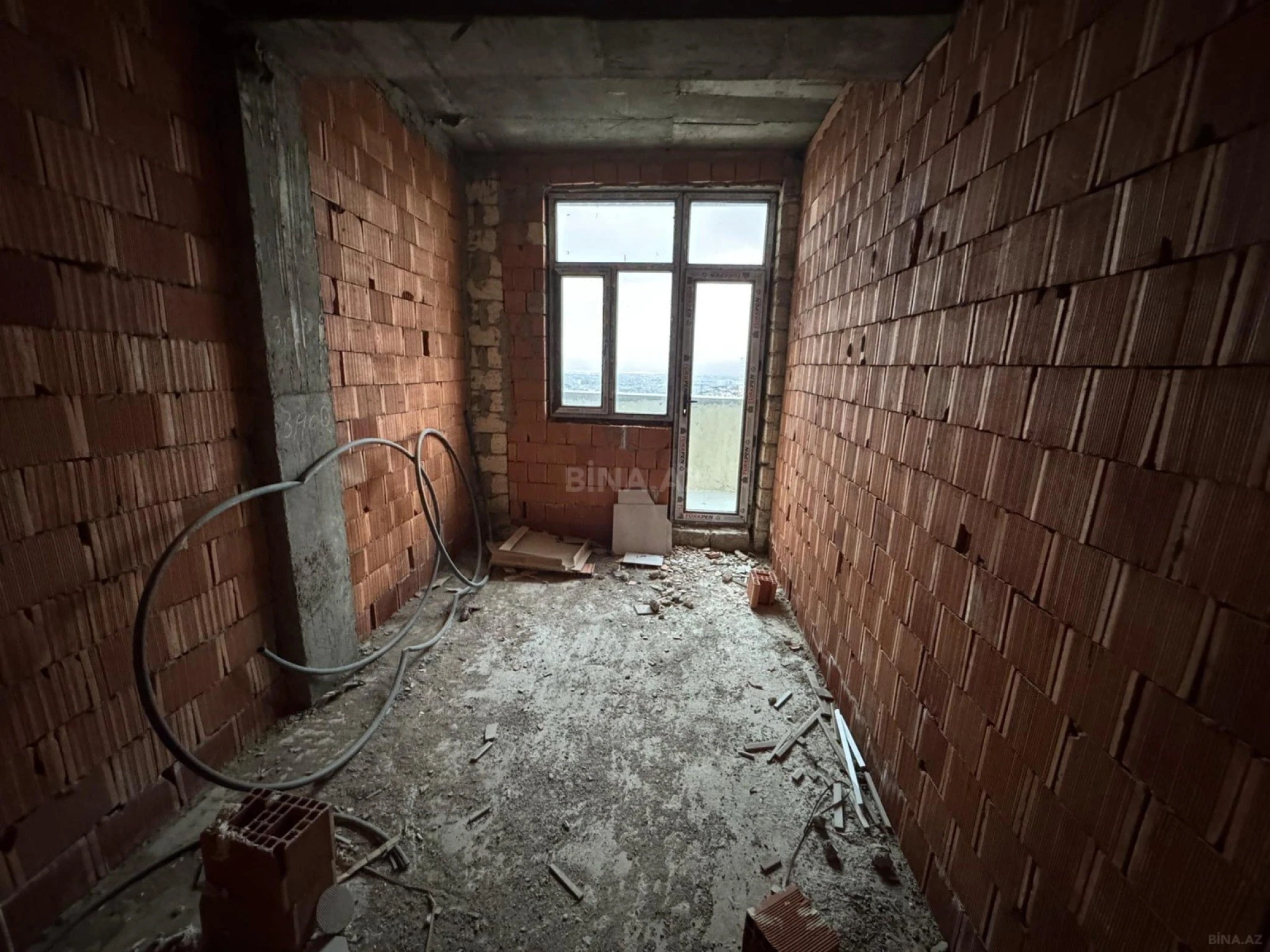 Satılır 2 otaqlı mənzil 77 m²