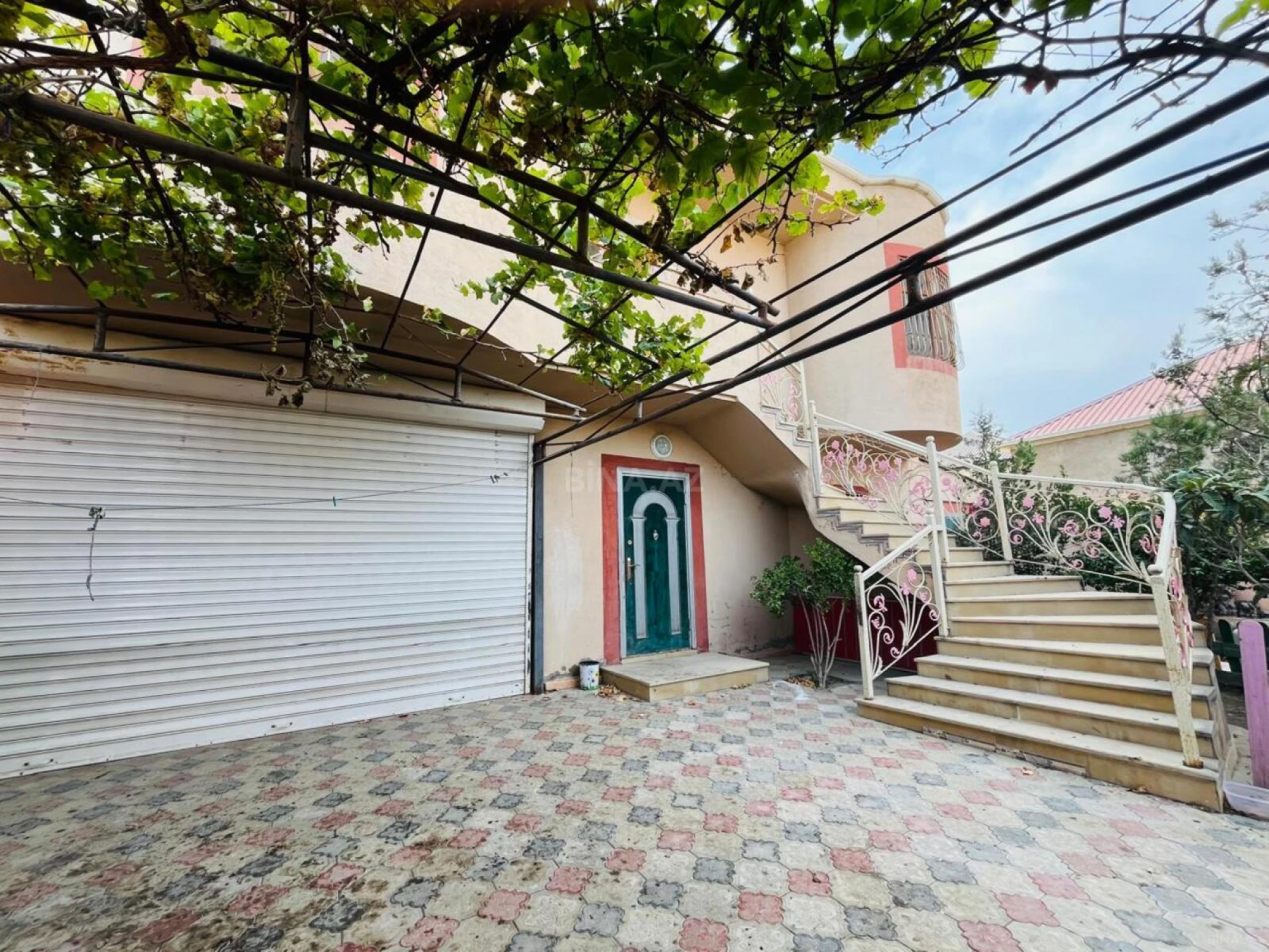 Satılır 7 otaqlı həyət evi 340 m²