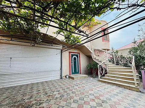 Satılır 7 otaqlı həyət evi 340 m²