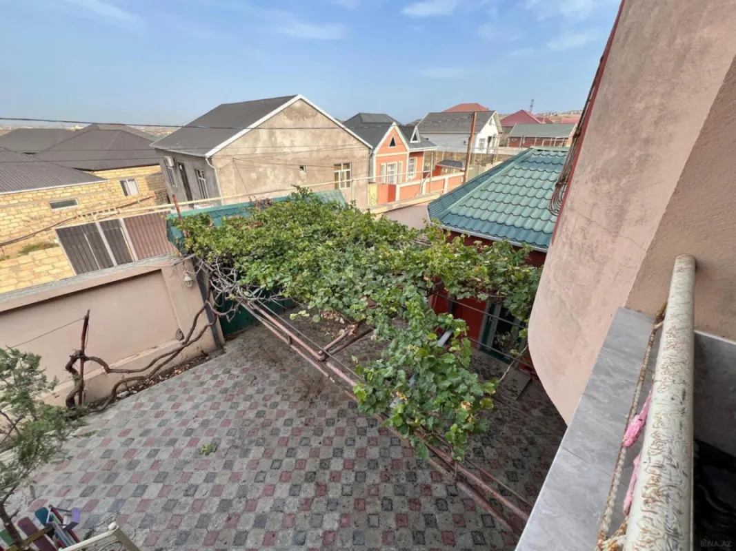 Satılır 7 otaqlı həyət evi 340 m²
