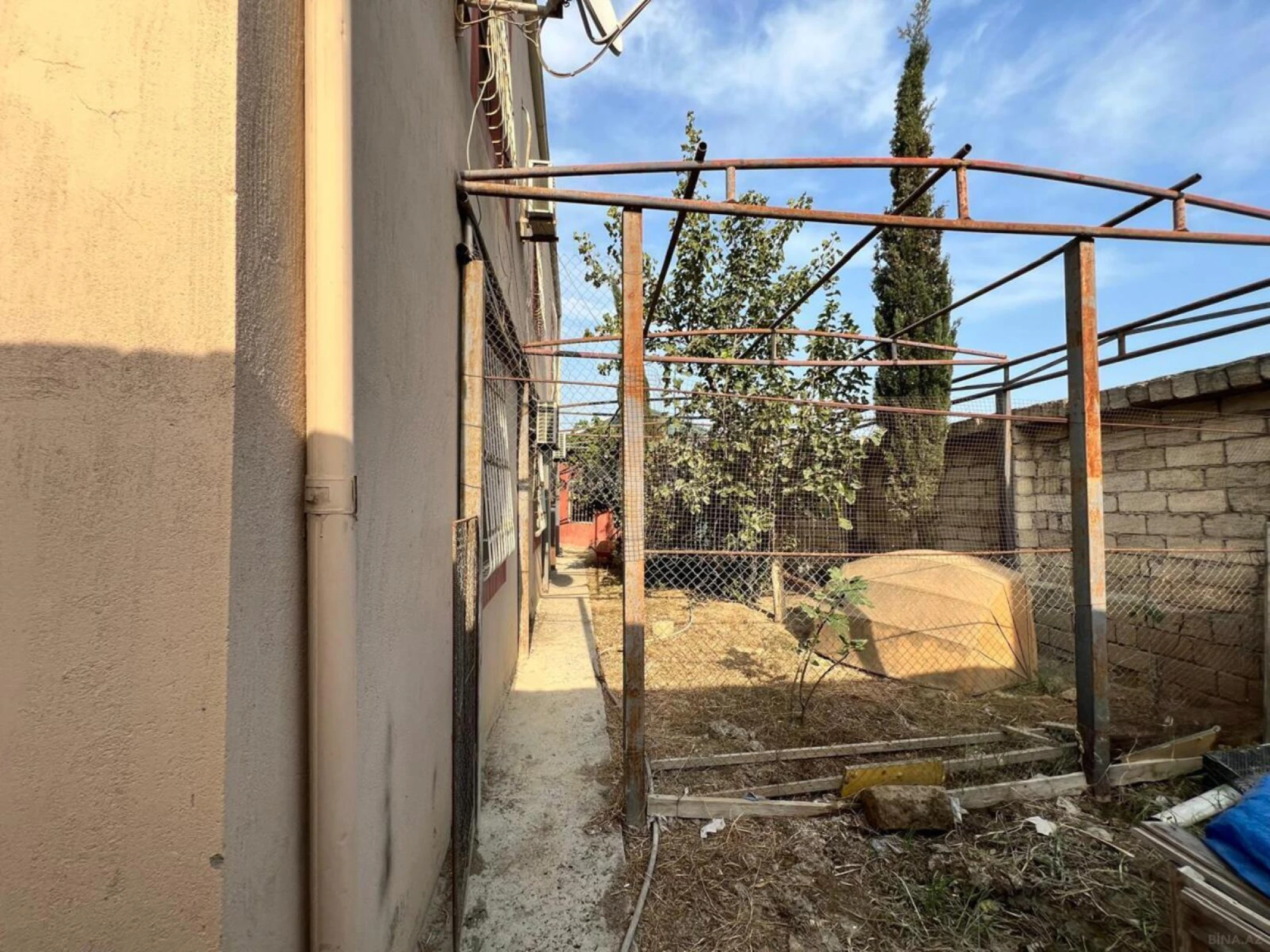 Satılır 7 otaqlı həyət evi 340 m²