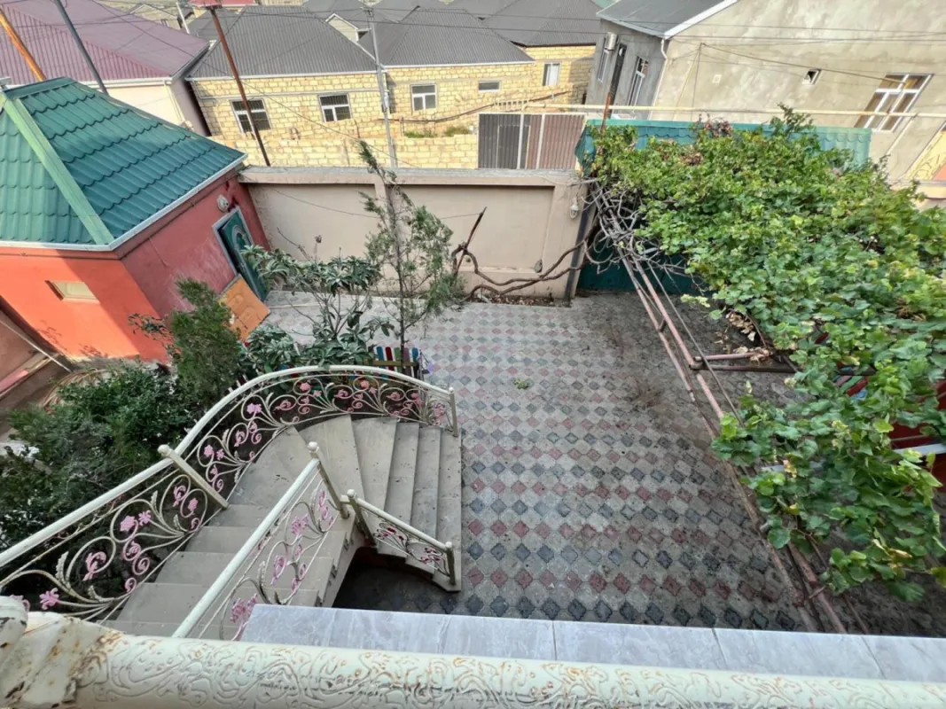 Satılır 7 otaqlı həyət evi 340 m²