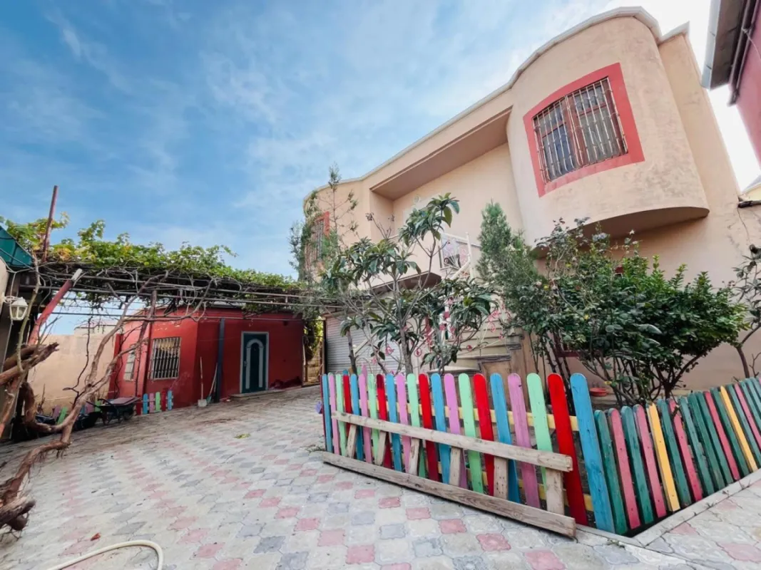 Satılır 7 otaqlı həyət evi 340 m²