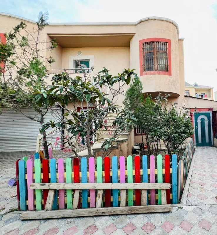 Satılır 7 otaqlı həyət evi 340 m²