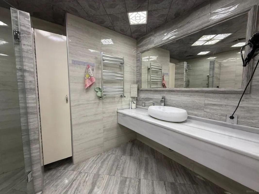 Satılır 3 otaqlı mənzil 160 m²