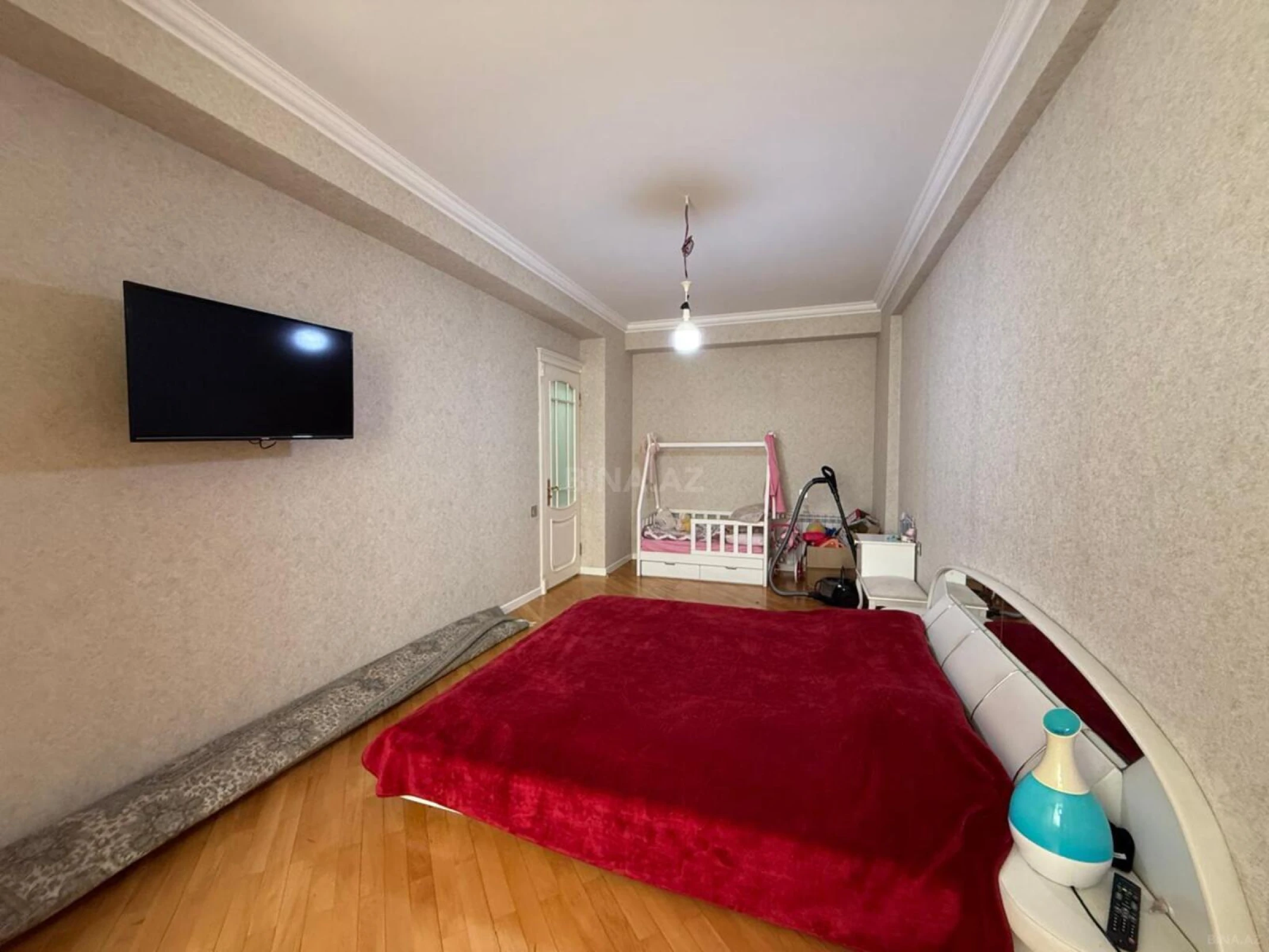 Satılır 3 otaqlı mənzil 160 m²