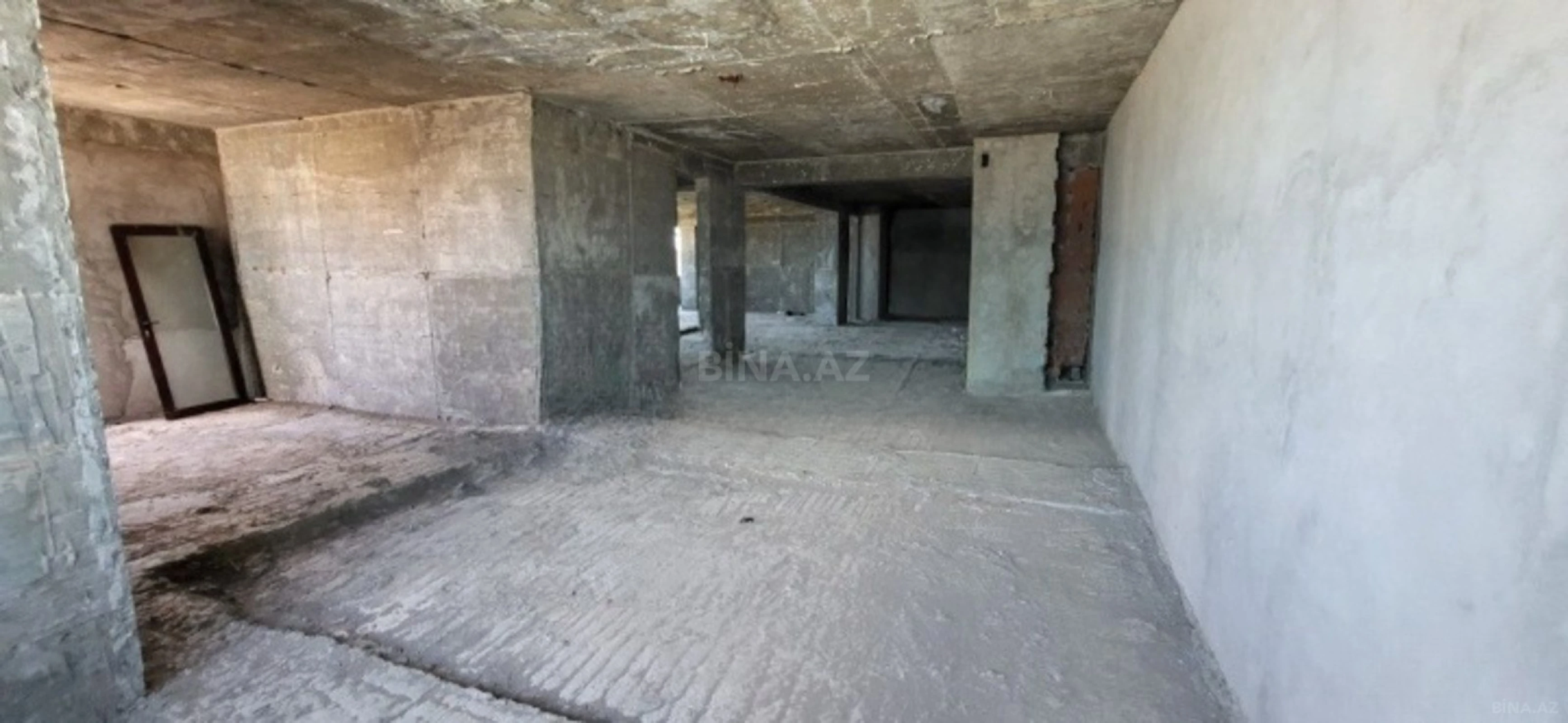 Satılır 4 otaqlı mənzil 240 m²