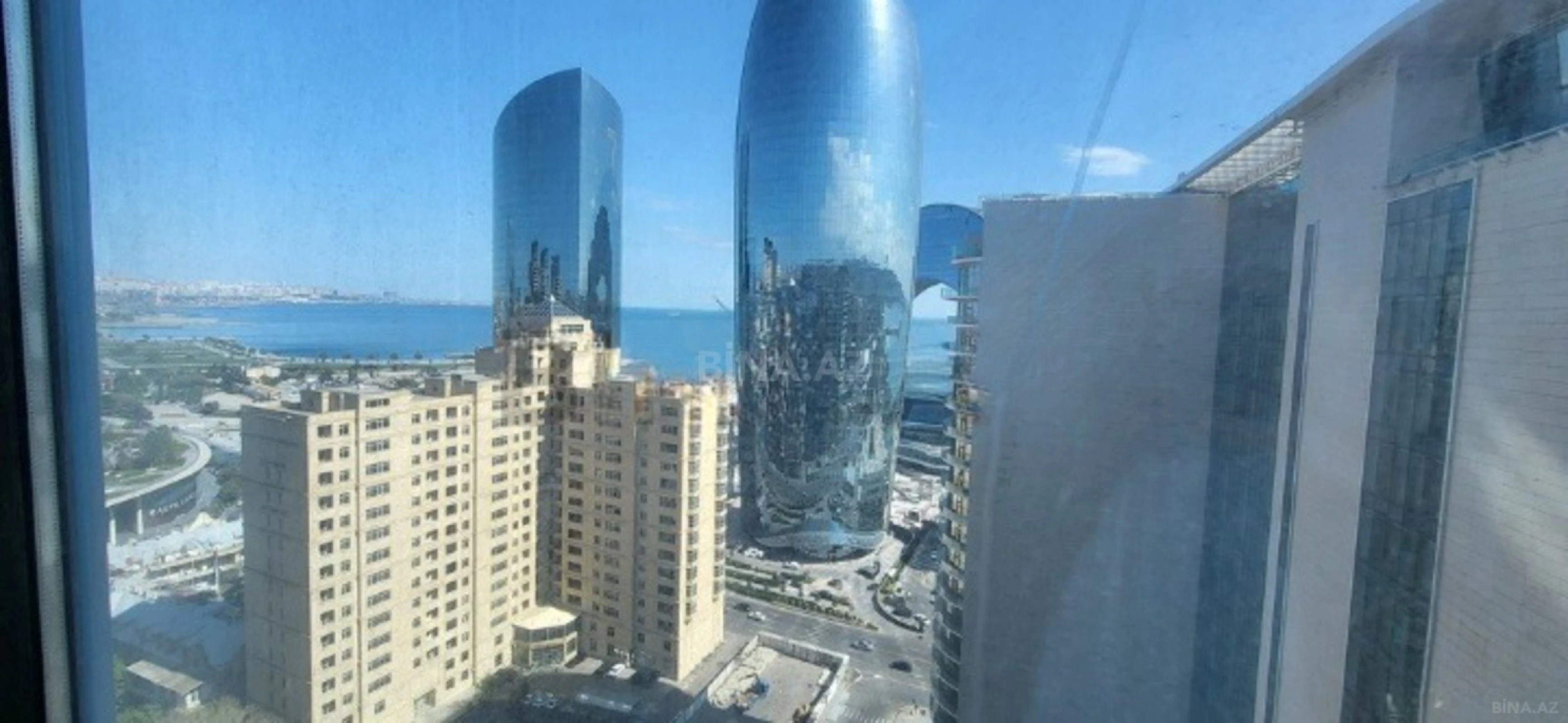 Satılır 4 otaqlı mənzil 240 m²