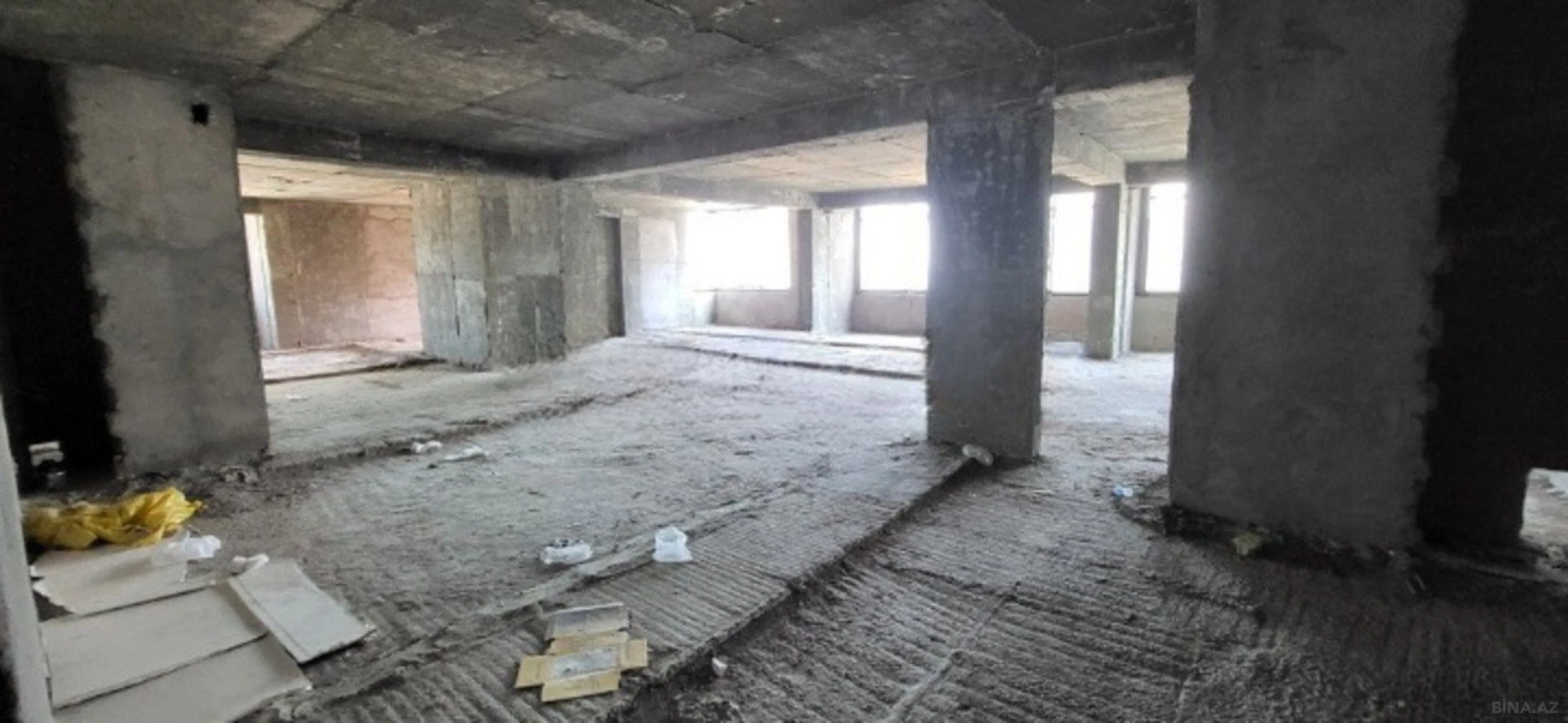 Satılır 4 otaqlı mənzil 240 m²