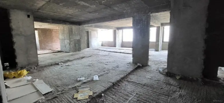 Satılır 4 otaqlı mənzil 240 m²