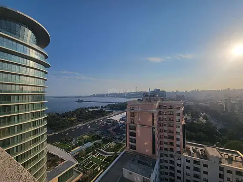 Satılır 4 otaqlı mənzil 240 m²