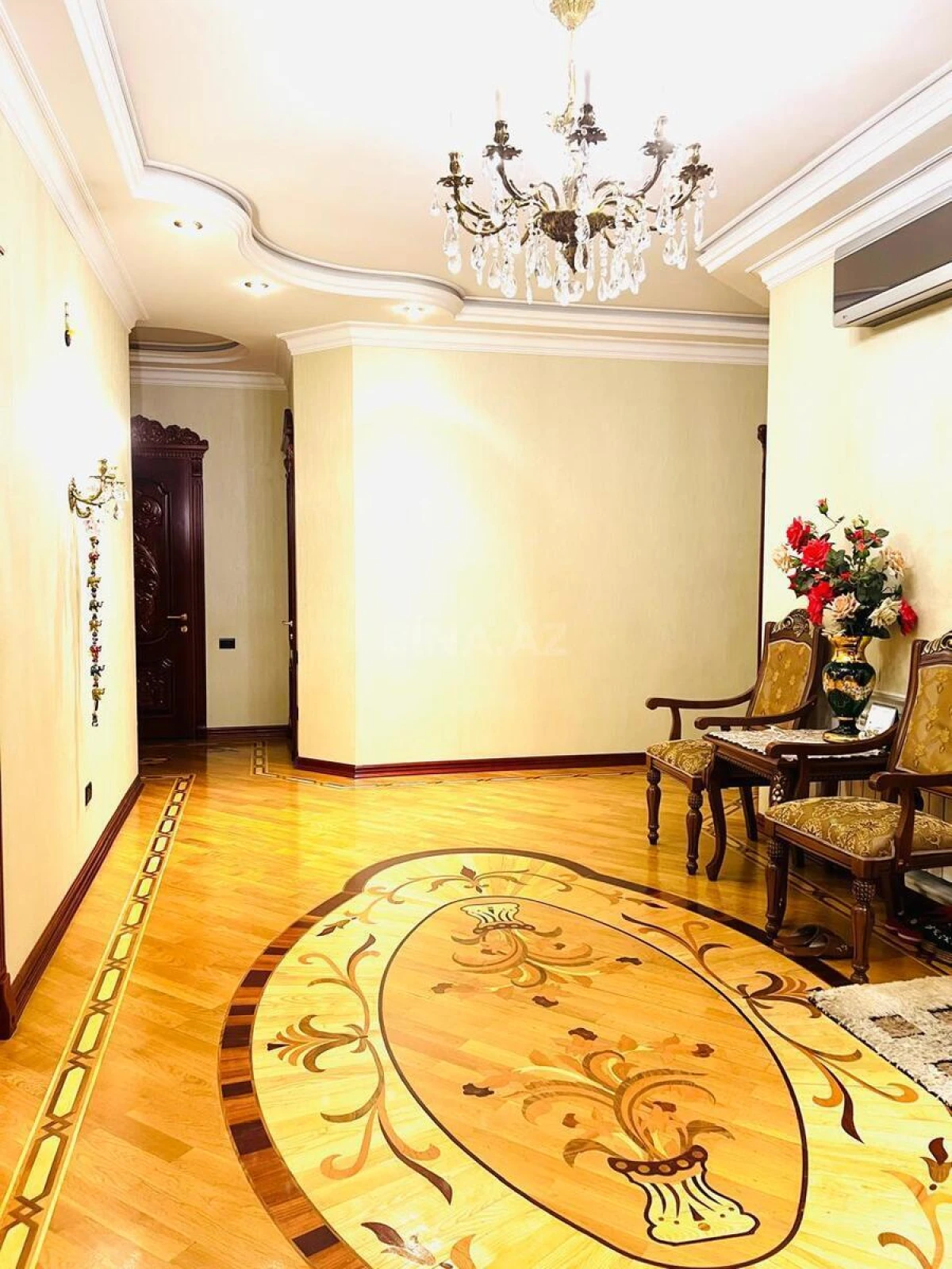 Satılır 4 otaqlı mənzil 156 m²