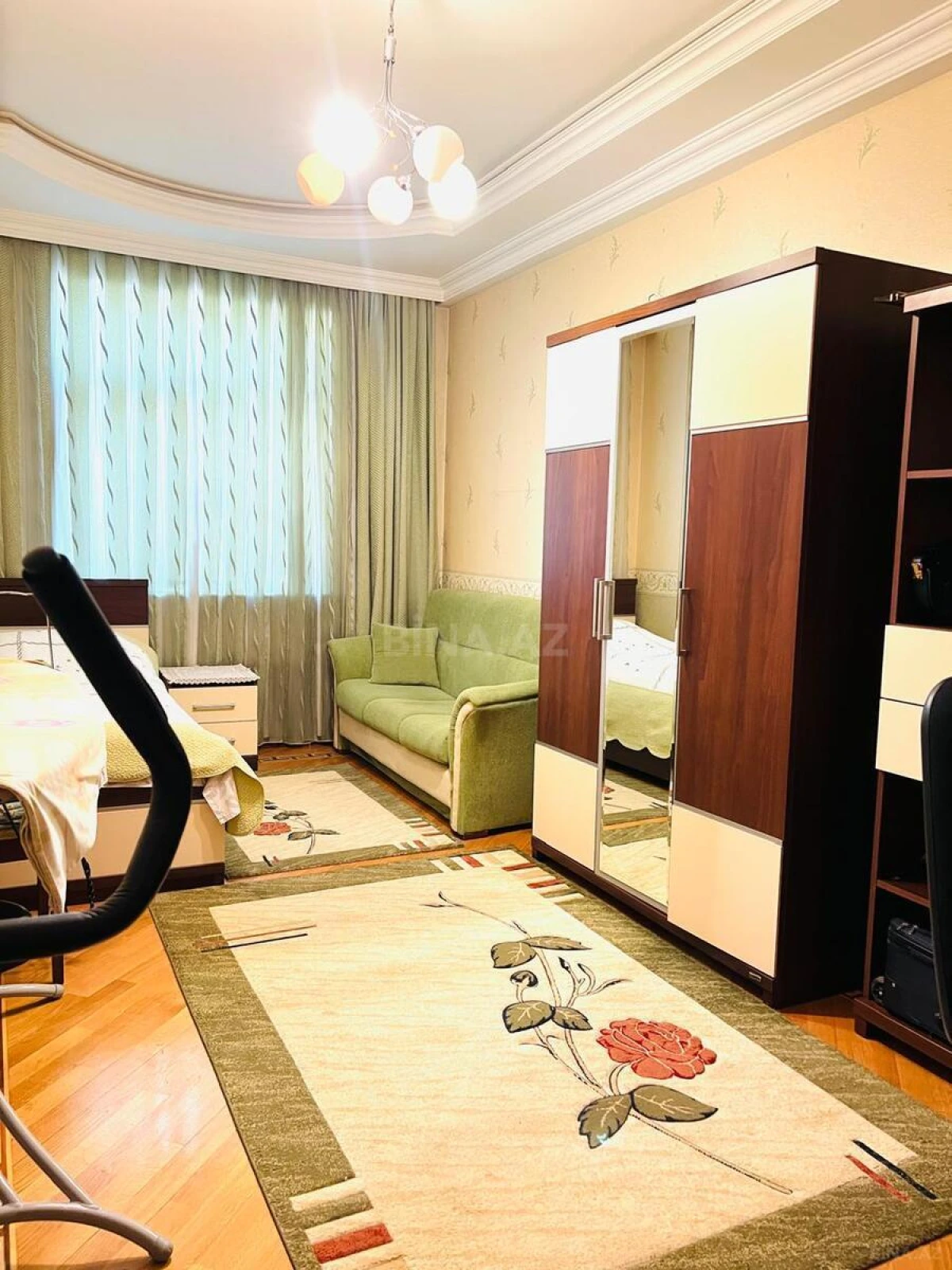 Satılır 4 otaqlı mənzil 156 m²