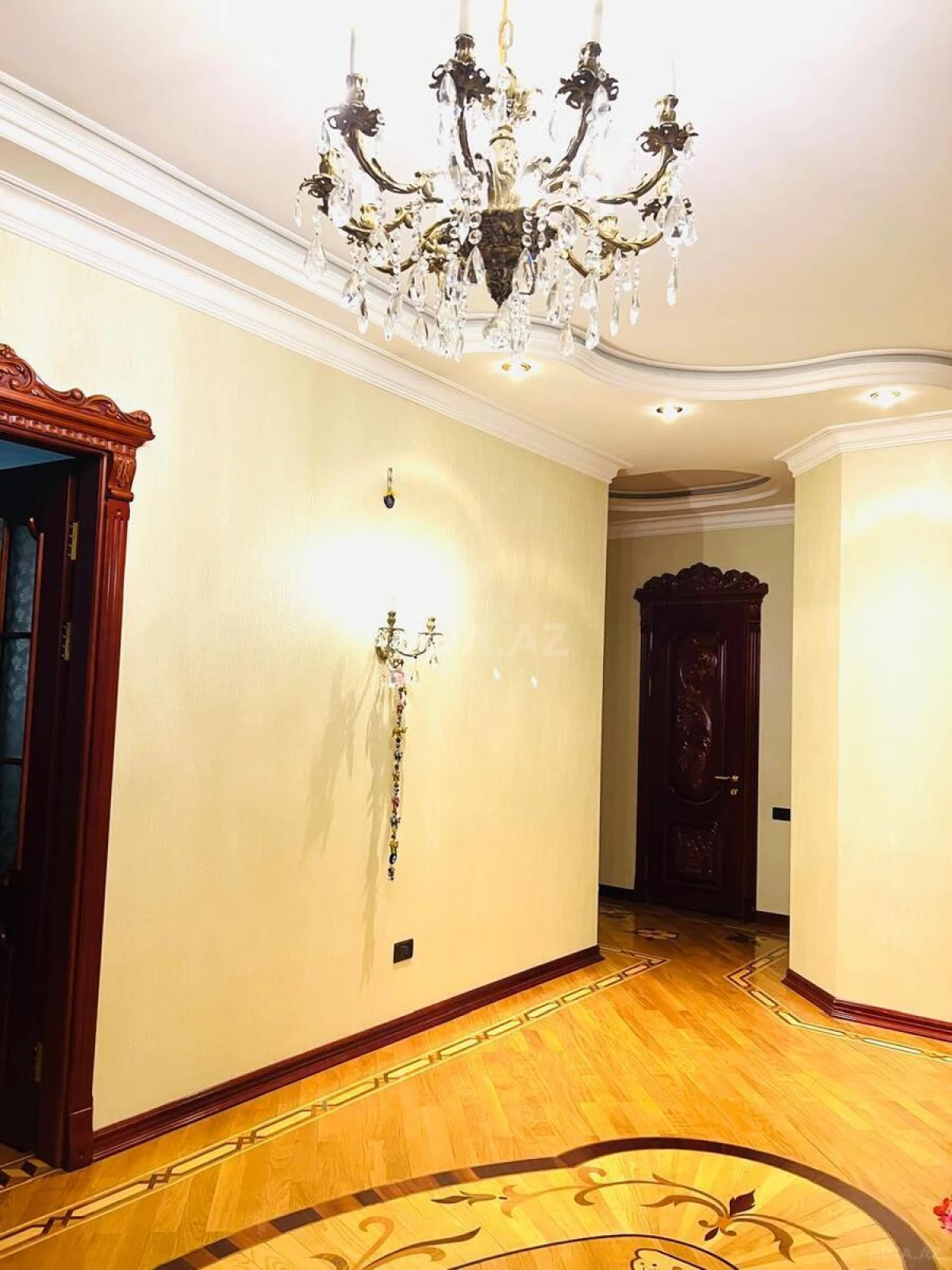 Satılır 4 otaqlı mənzil 156 m²