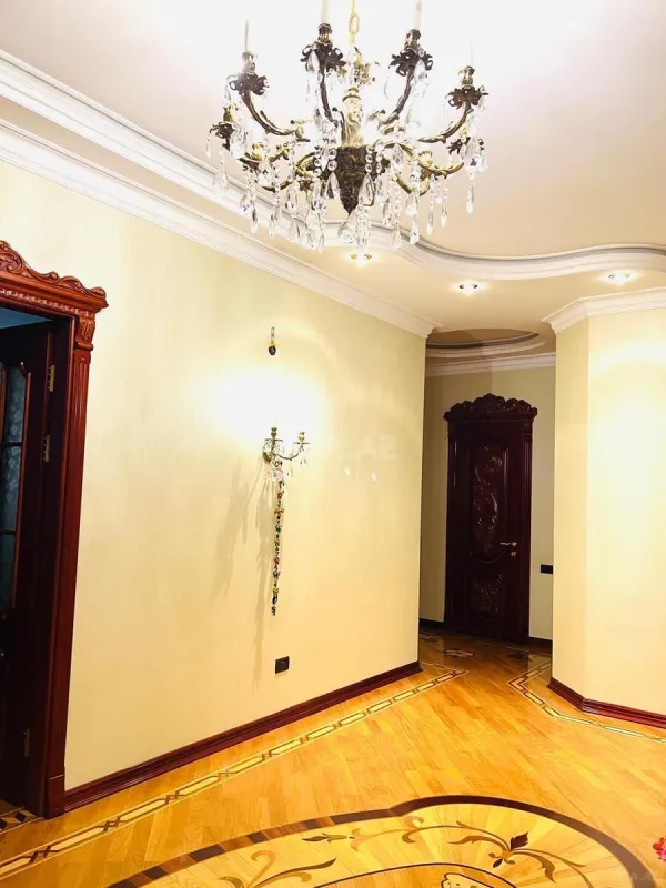 Satılır 4 otaqlı mənzil 156 m²