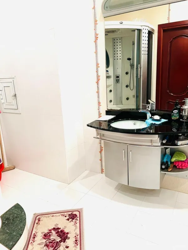 Satılır 4 otaqlı mənzil 156 m²