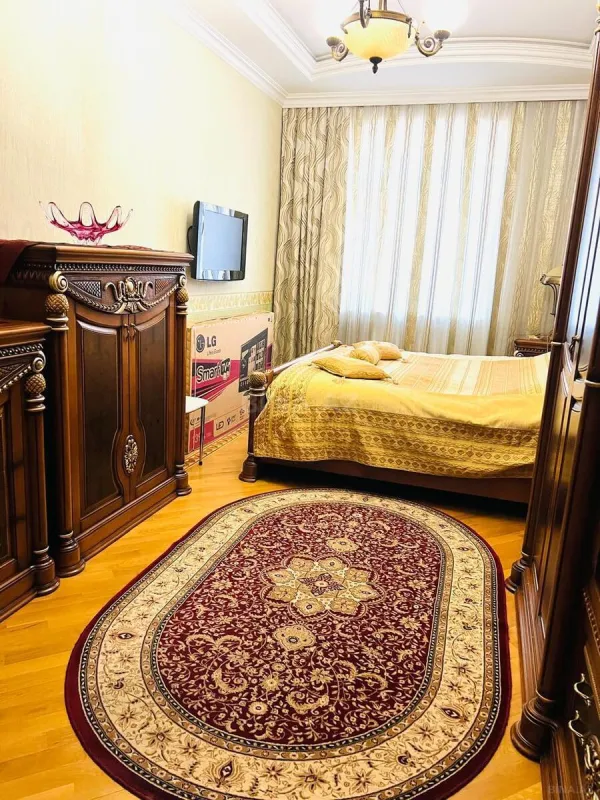 Satılır 4 otaqlı mənzil 156 m²