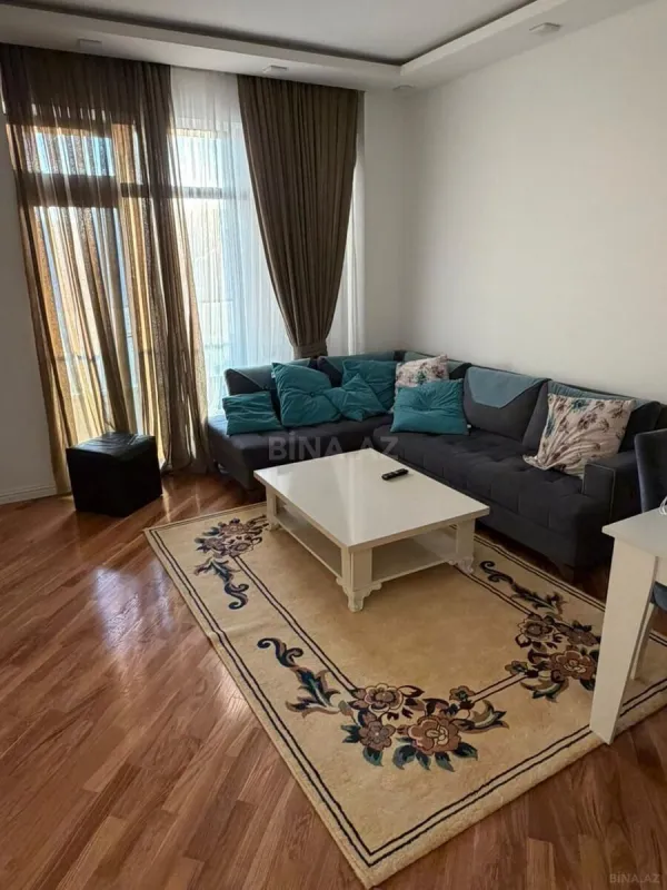 Kirayə verilir 2 otaqlı mənzil 70 m²