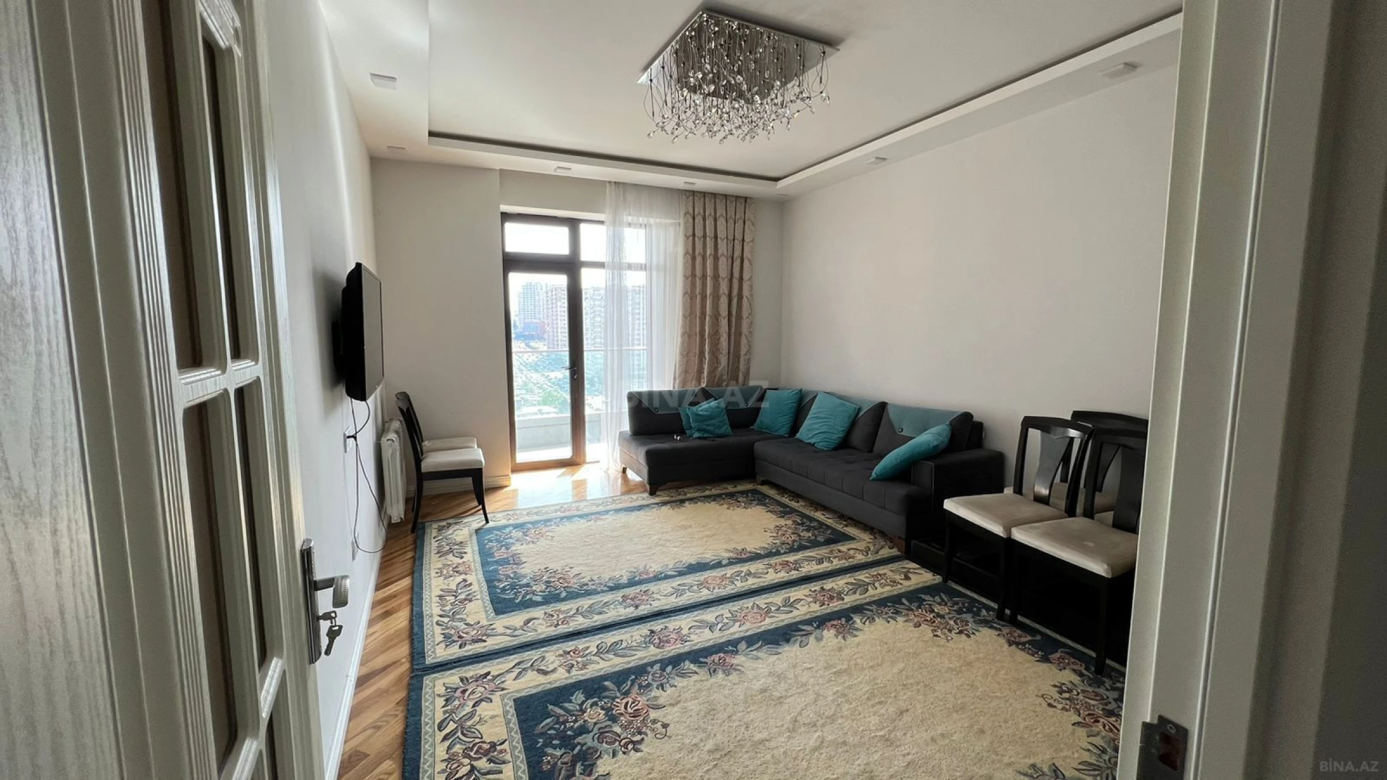 Kirayə verilir 2 otaqlı mənzil 70 m²