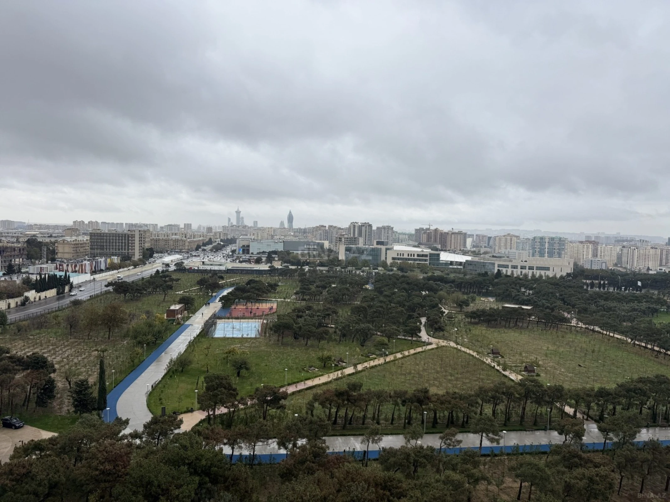 Satılır 4 otaqlı mənzil 149 m²