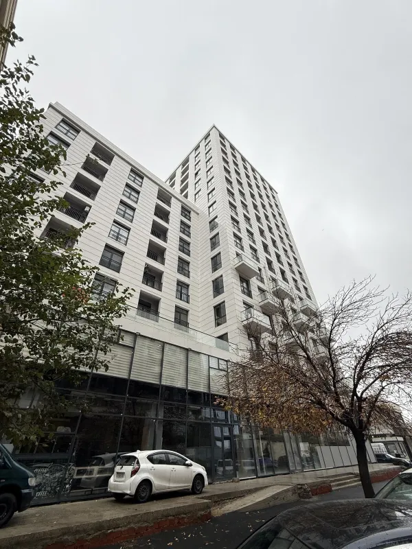 Satılır 4 otaqlı mənzil 149 m²