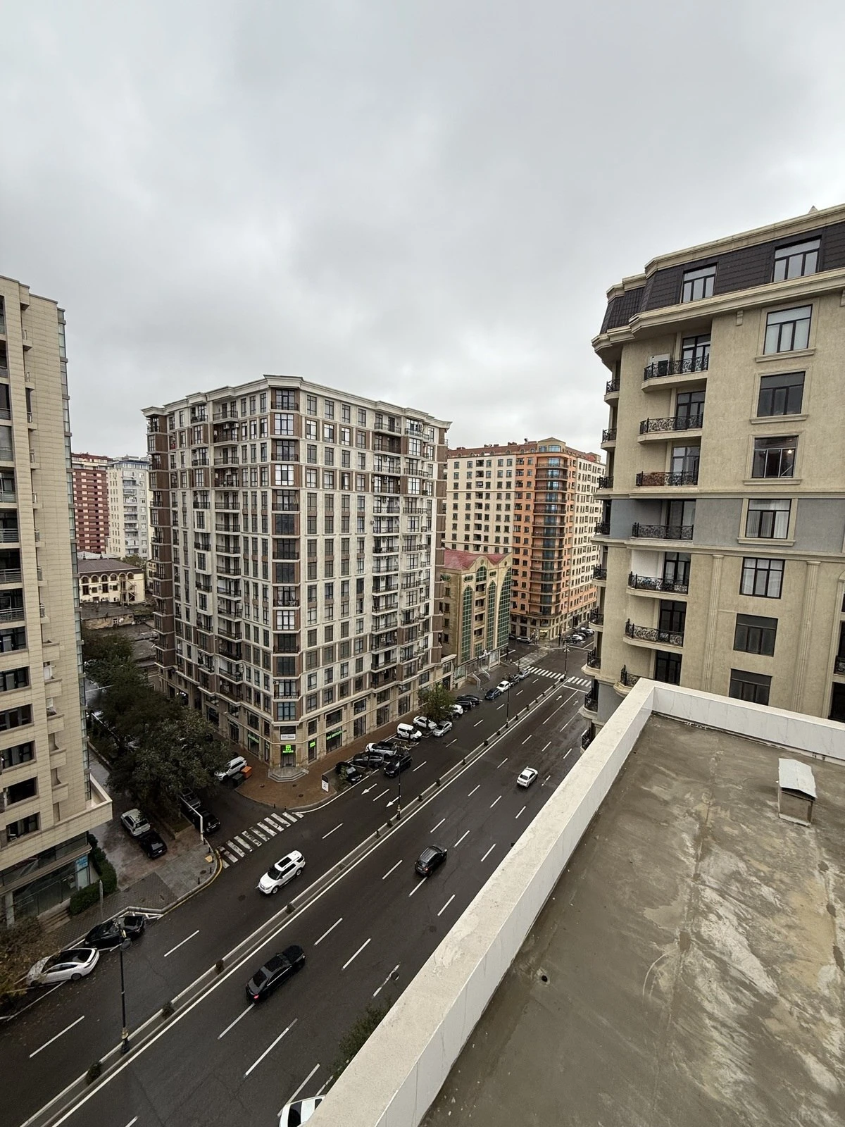 Satılır 4 otaqlı mənzil 149 m²