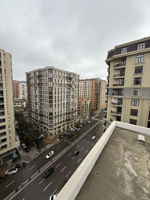 Satılır 4 otaqlı mənzil 149 m²