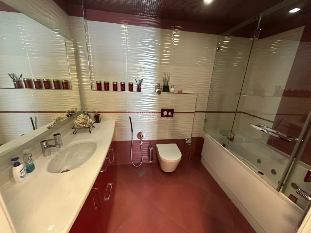 Kirayə verilir 3 otaqlı mənzil 153 m²