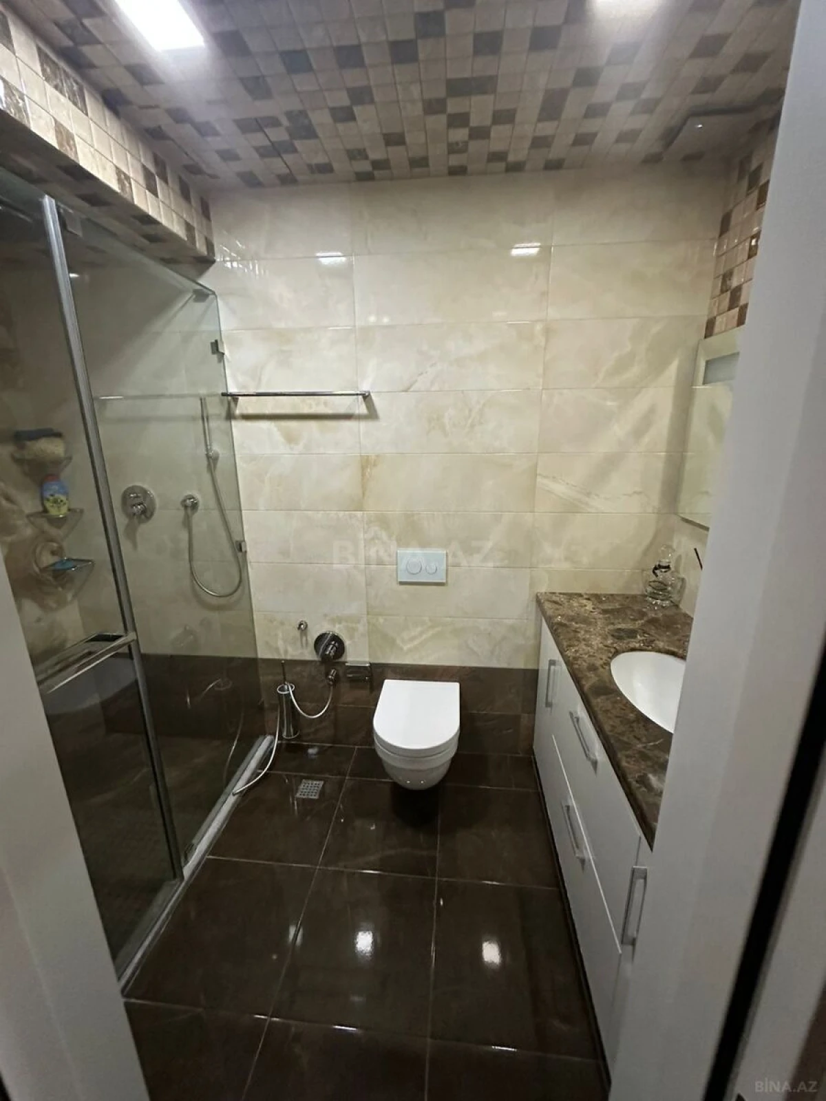 Kirayə verilir 3 otaqlı mənzil 153 m²
