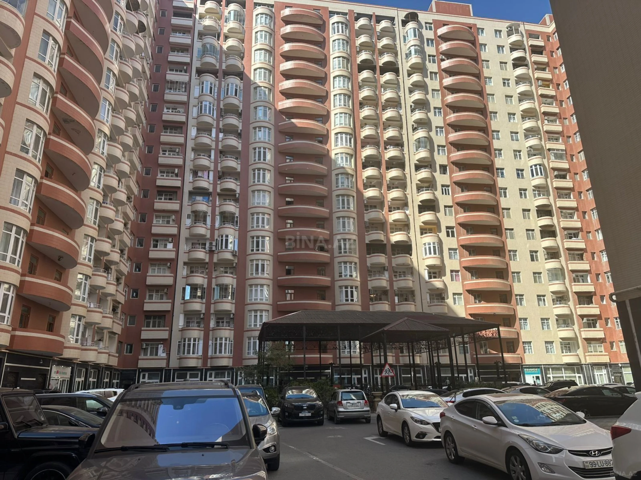 Kirayə verilir 3 otaqlı mənzil 153 m²