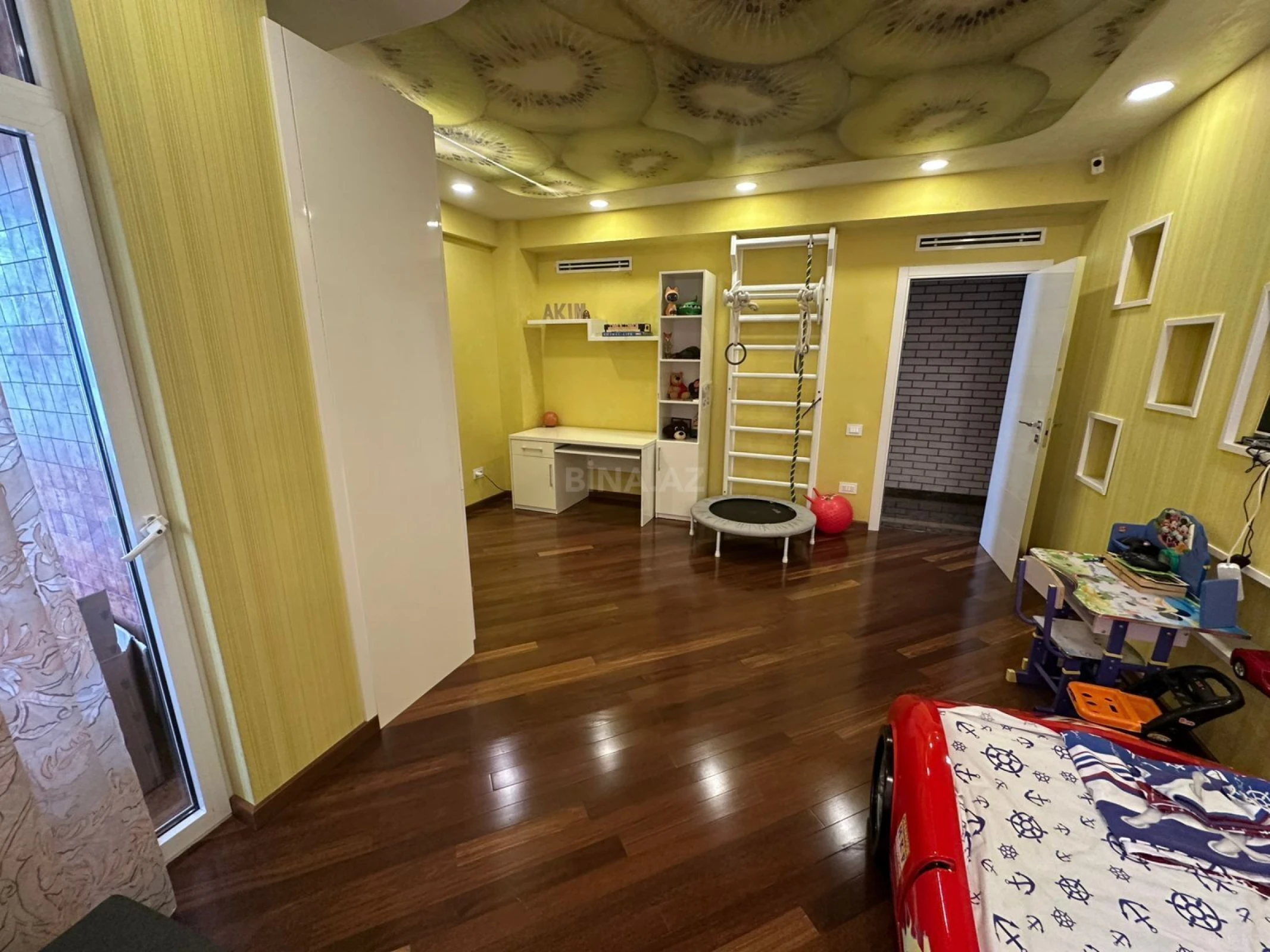 Kirayə verilir 3 otaqlı mənzil 153 m²