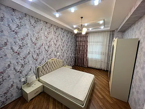 Satılır 3 otaqlı mənzil 128 m²
