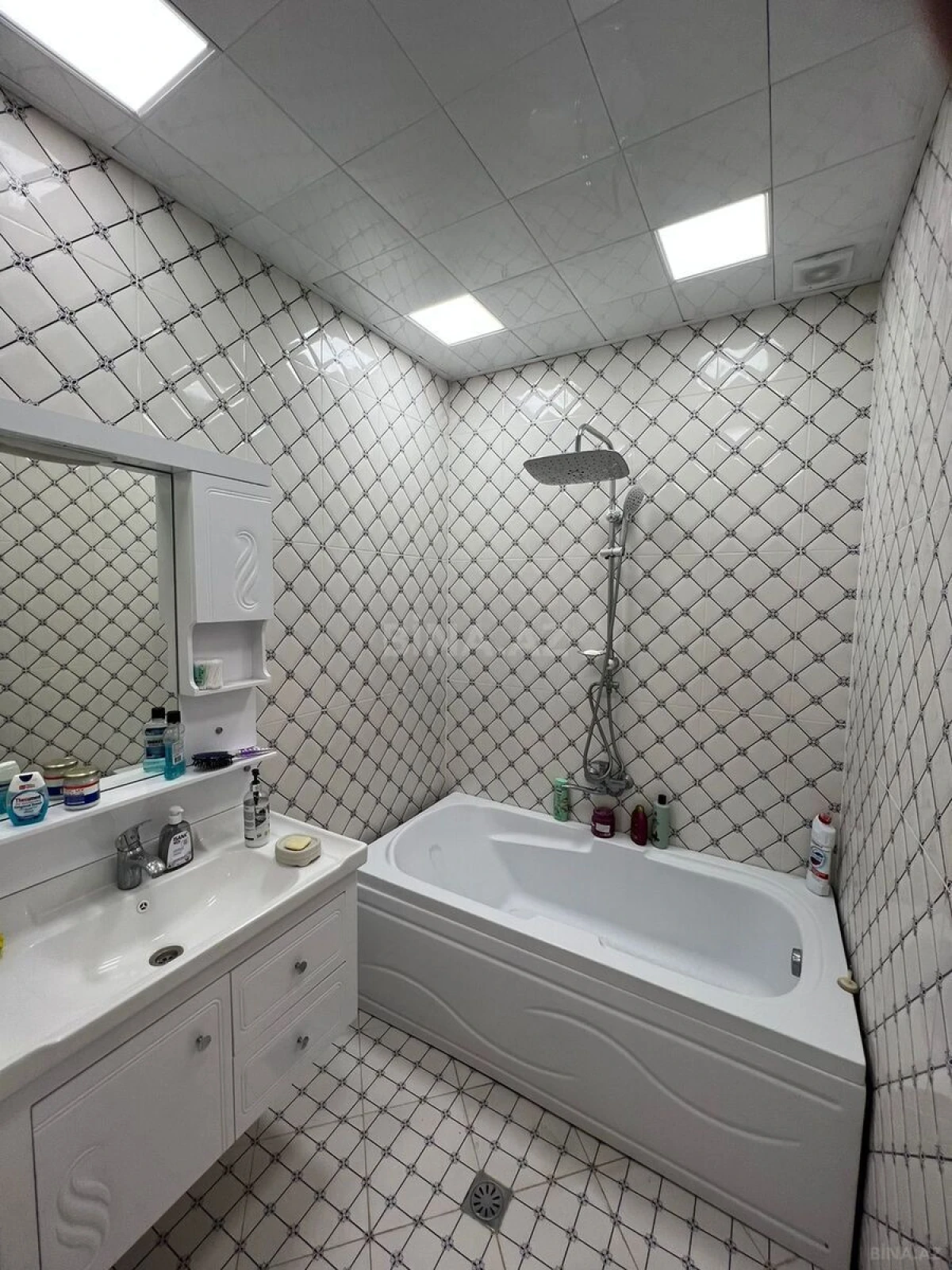 Satılır 3 otaqlı mənzil 128 m²