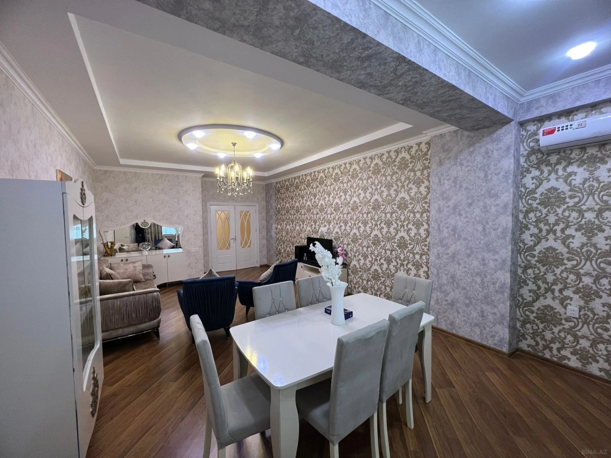 Satılır 3 otaqlı mənzil 128 m²