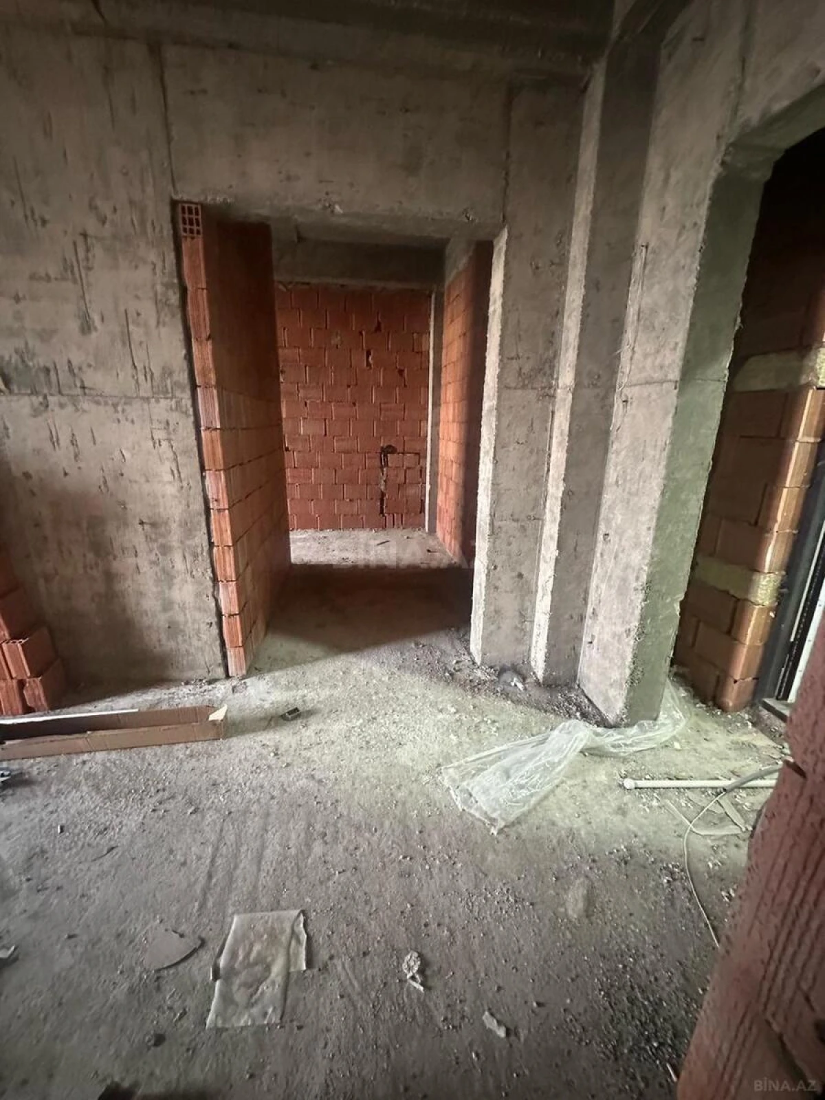 Satılır 3 otaqlı mənzil 137 m²