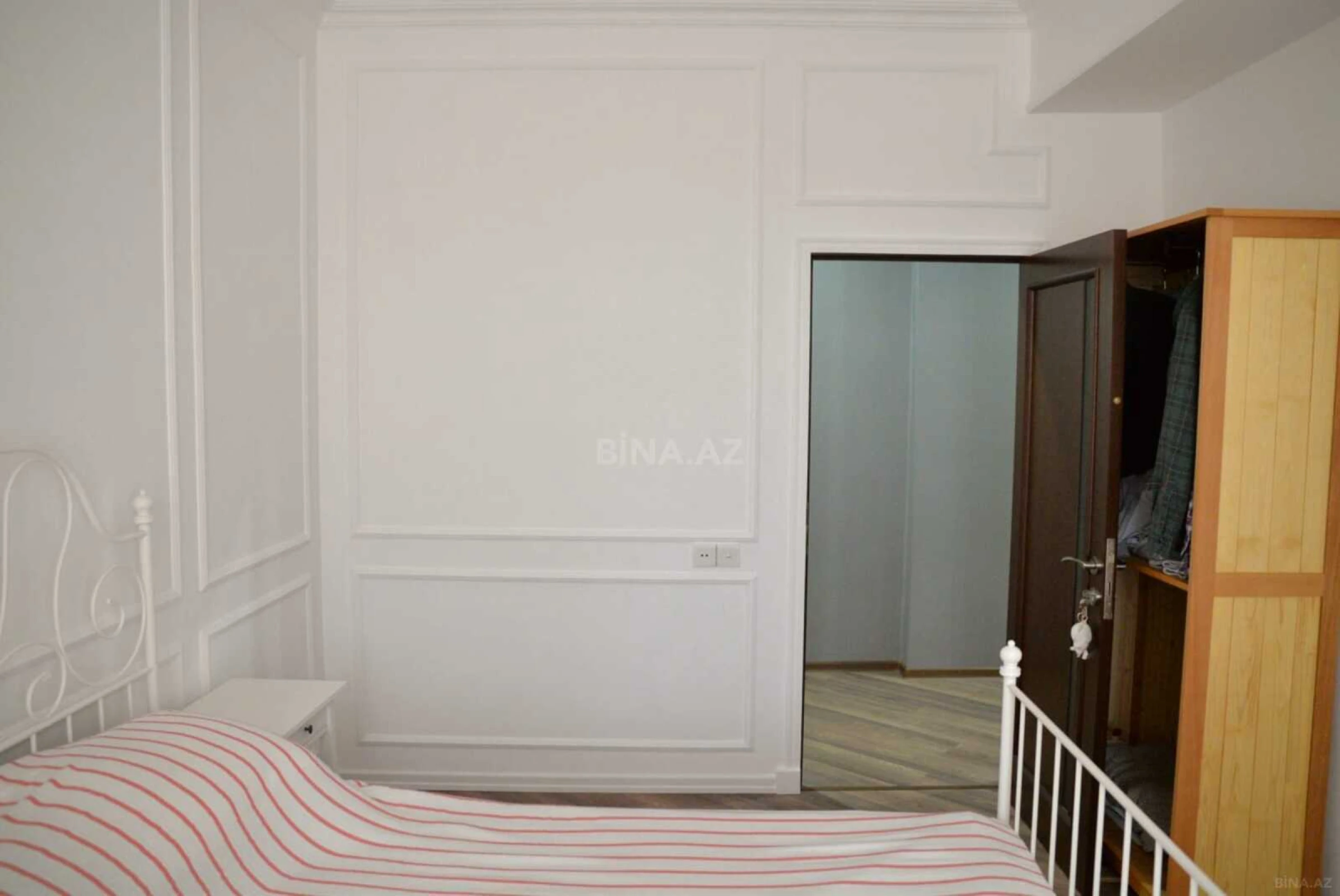 Satılır 4 otaqlı mənzil 120 m²