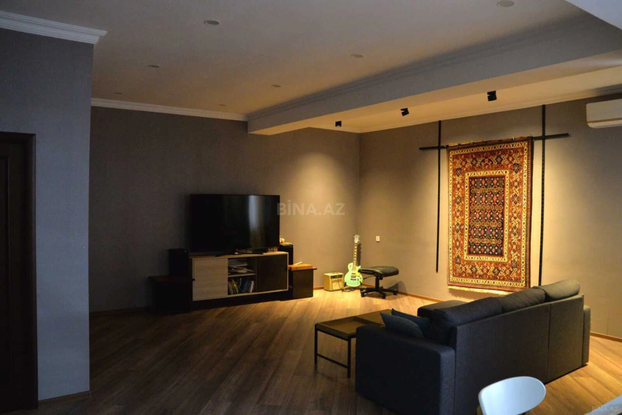Satılır 4 otaqlı mənzil 120 m²