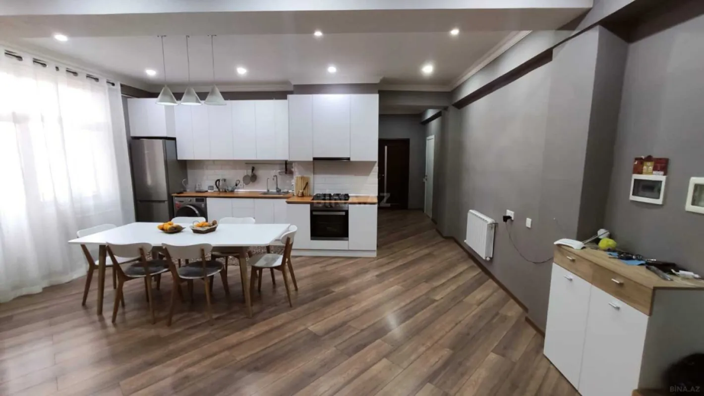 Satılır 4 otaqlı mənzil 120 m²